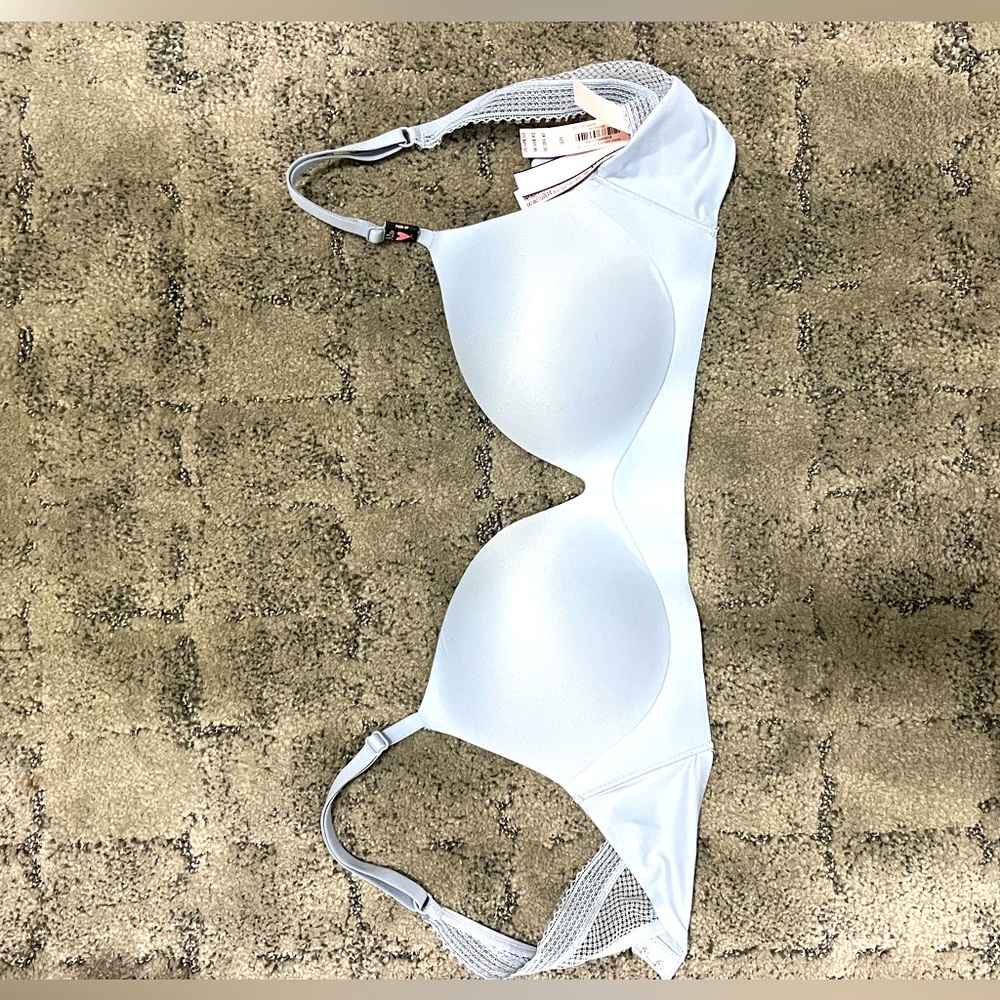 Brand new Victoria’s Secret wireless push up bra. 32D